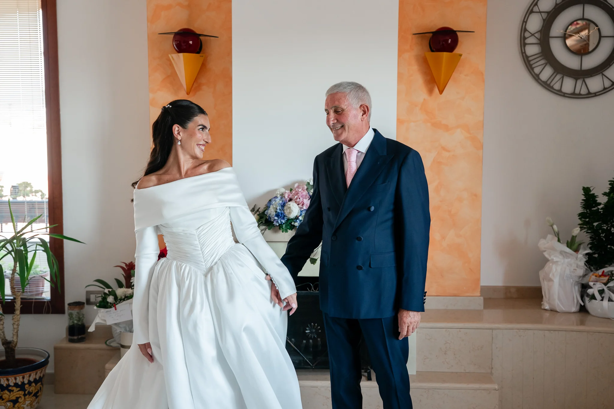 Nicoletta accanto a un familiare