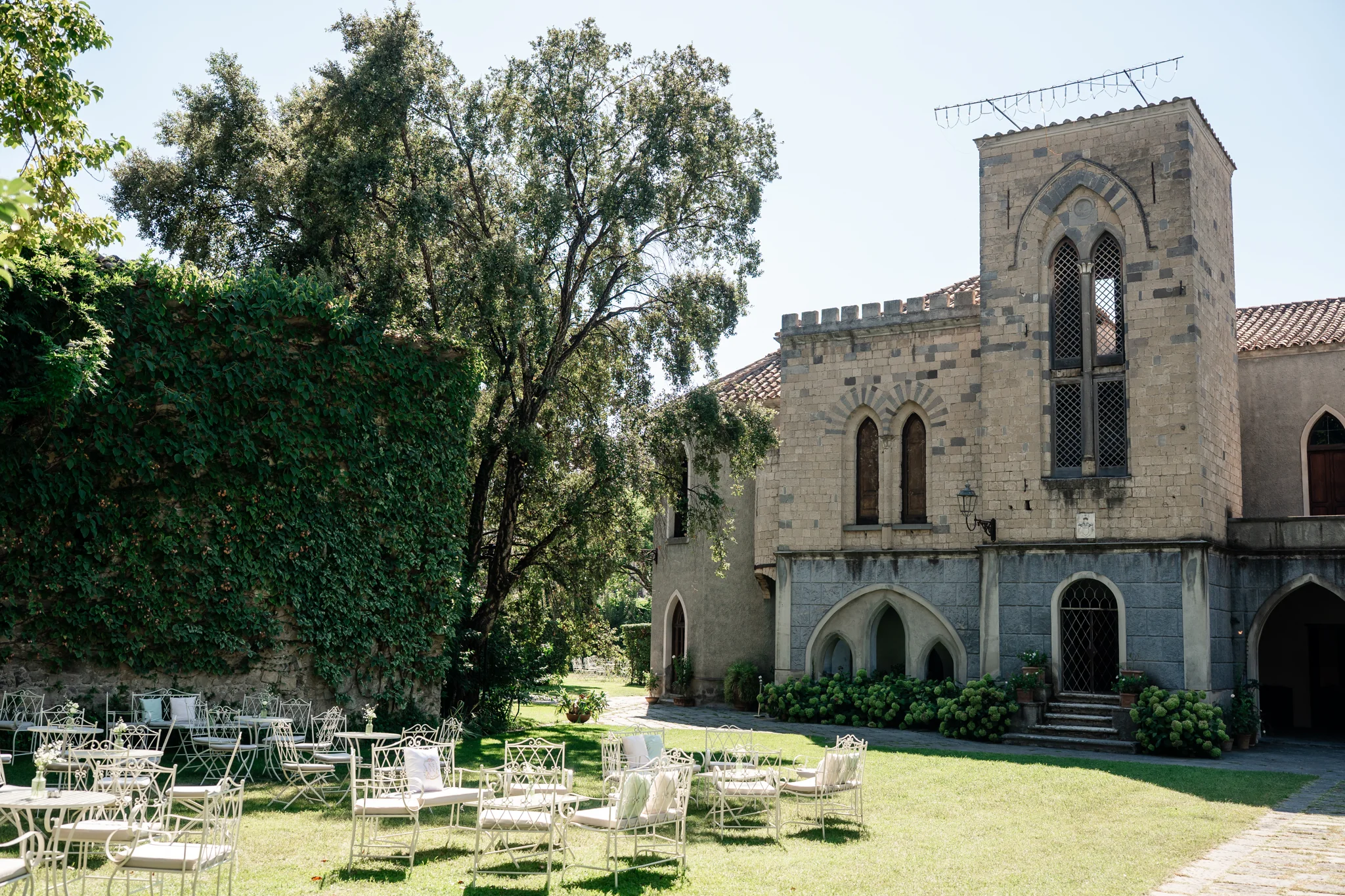 Villa Ravaschieri e il giardino allestito per il matrimonio