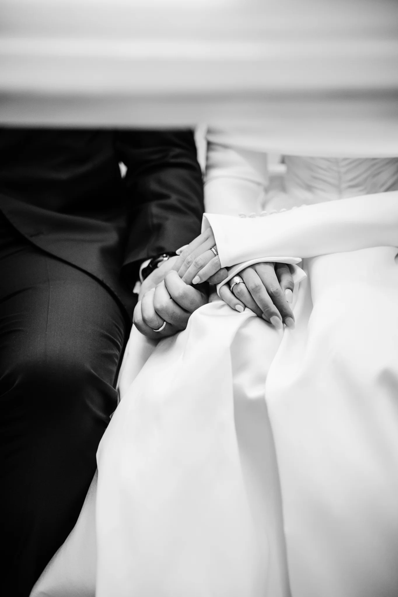 Un dettaglio della cerimonia in bianco e nero
