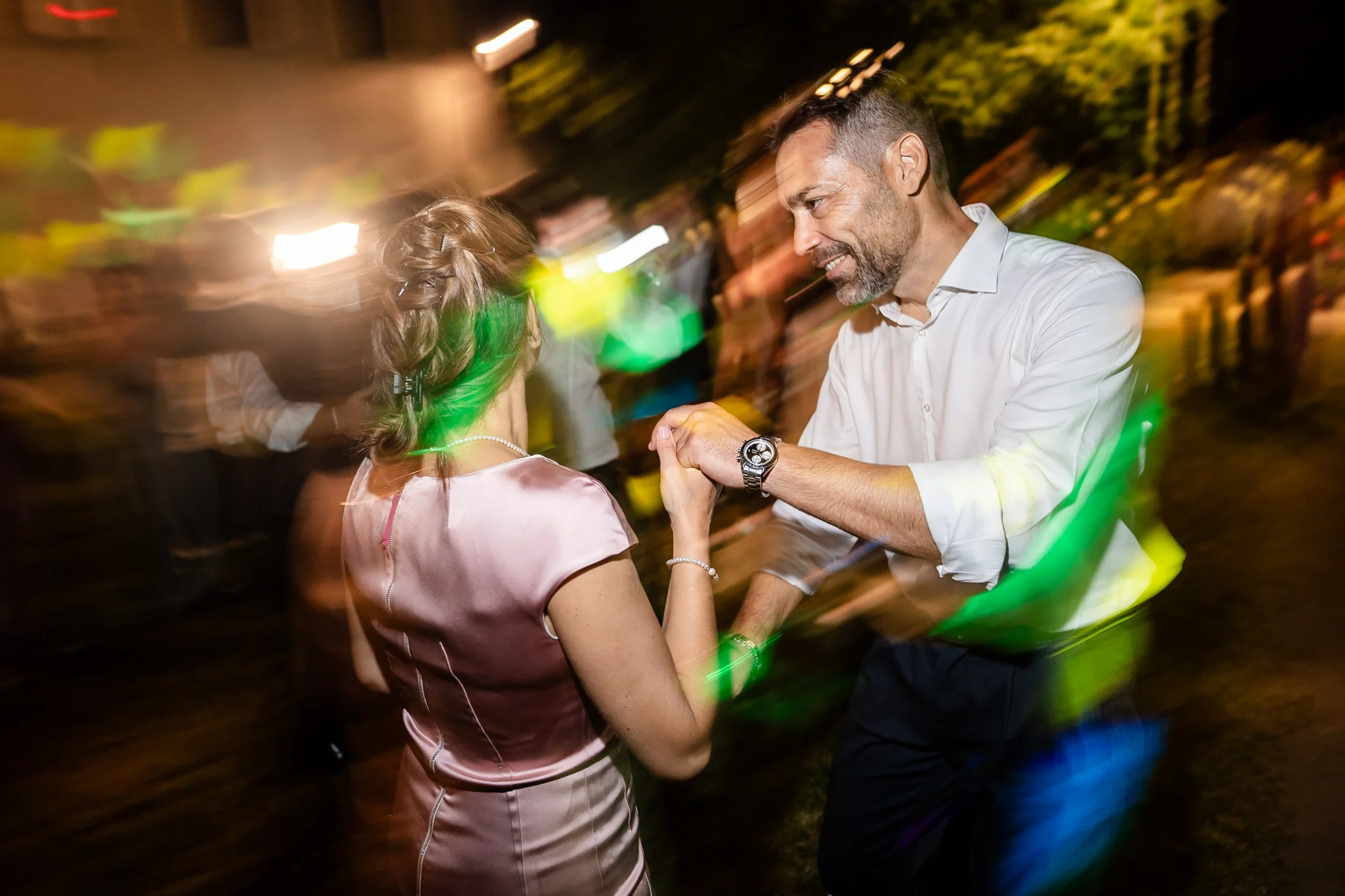 Gli ospiti si divertono durante i festeggiamenti